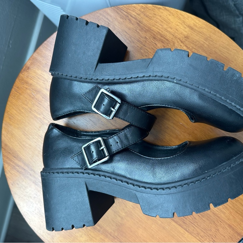 Steve Madden Mary Janes Size 6 - Picture 6 of 6